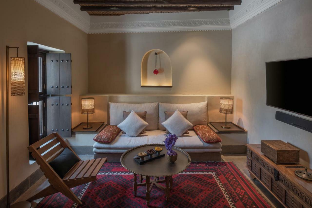 Отель The Chedi Al Bait, Шарджа Экстерьер фото A living room at the hotel