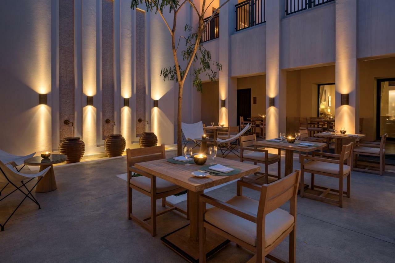 Отель The Chedi Al Bait, Шарджа Экстерьер фото The restaurant at the hotel