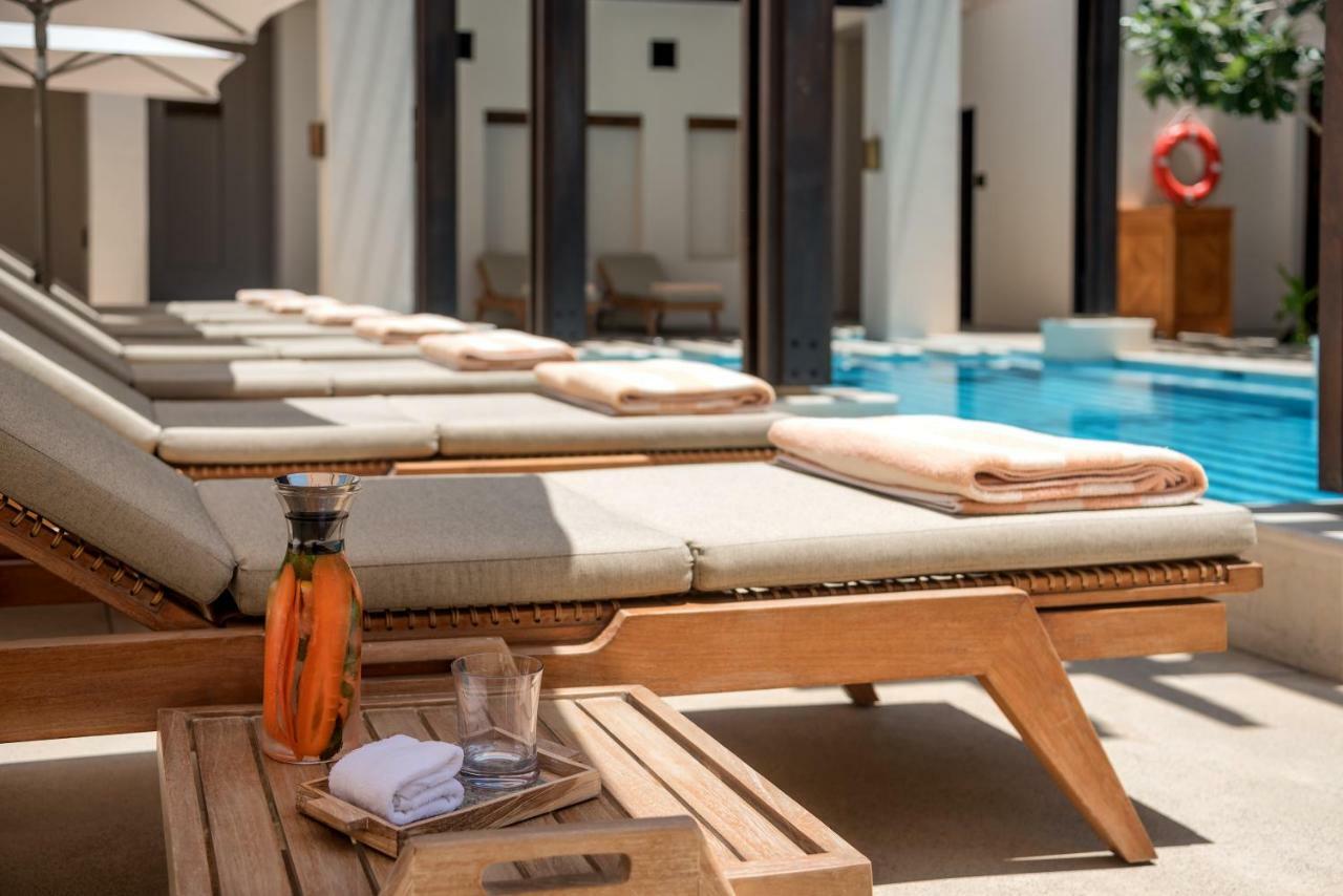 Отель The Chedi Al Bait, Шарджа Экстерьер фото Pool at the hotel